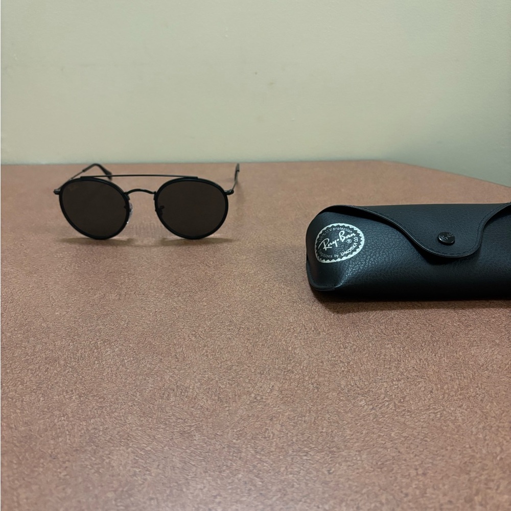 Ray-Ban Black Round Sunglasses with Case